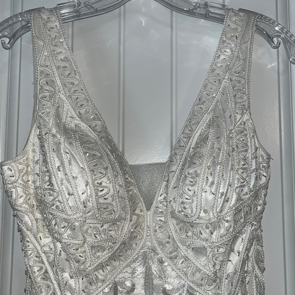 Beautiful elegant wedding dress! - Picture 6 of 9
